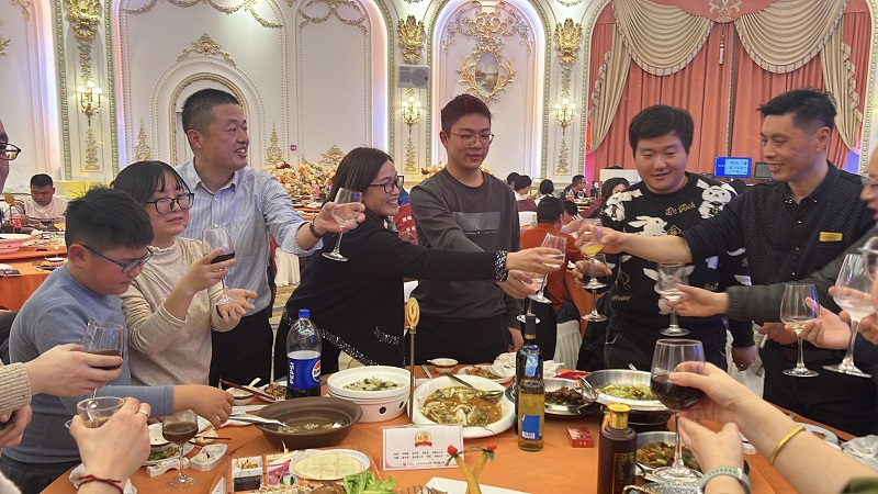 香蕉视频一区二区2025年年會敬酒-4 香蕉视频一区二区2025年年會敬酒-4